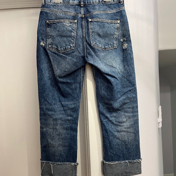 Zara  (4/36) distressed, cropped jeans with fishnet inserts (S). - Picture 4 of 16